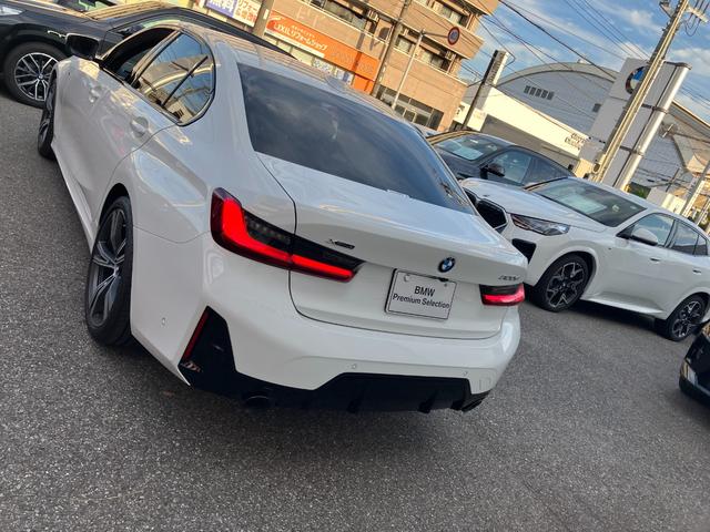 ３シリーズ ３２０ｄ　ｘＤｒｉｖｅＭスポーツエディションシャドー　認定中古車　元試乗車　ＳＨＡＤＯＷ　ＥＤＩＴＩＯＮ　Ｍスポーツ　アルミパネル　ハーフレザー　シートヒーター　電動シート　アクティブクルーズ　電動トランク　ヘッドアップＤ　１９インチＡＷ　純ナビ　ＥＴＣ（7枚目）