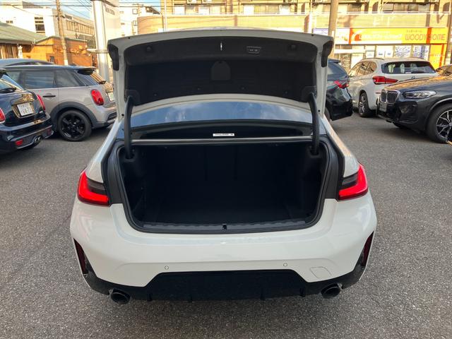 ３シリーズ ３２０ｄ　ｘＤｒｉｖｅＭスポーツエディションシャドー　認定中古車　元試乗車　ＳＨＡＤＯＷ　ＥＤＩＴＩＯＮ　Ｍスポーツ　アルミパネル　ハーフレザー　シートヒーター　電動シート　アクティブクルーズ　電動トランク　ヘッドアップＤ　１９インチＡＷ　純ナビ　ＥＴＣ（27枚目）