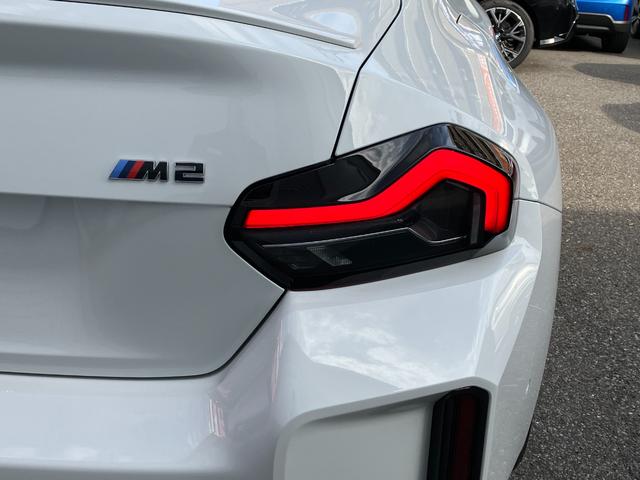 M2 ベースグレード 認定中古車 ワンオーナー MコンフォートPKG harman/kardonスピーカー ヘッドアップD 革シート 純正ナビ シートヒーター ACC ETC サンプロテクションガラス(33枚目)