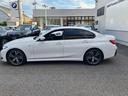 ３シリーズ ３２０ｄ　ｘＤｒｉｖｅＭスポーツエディションシャドー　認定中古車　元試乗車　ＳＨＡＤＯＷ　ＥＤＩＴＩＯＮ　Ｍスポーツ　アルミパネル　ハーフレザー　シートヒーター　電動シート　アクティブクルーズ　電動トランク　ヘッドアップＤ　１９インチＡＷ　純ナビ　ＥＴＣ（6枚目）