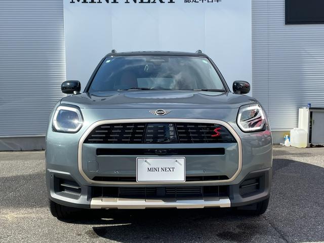 ＭＩＮＩ カントリーマンＳオール４　フェイバリット・トリム　元試乗車　Ｍパッケージ　フェイバードトリム　プライバシーガラス　電動シート　インテリアカメラ　ｈａｒｍａｎｋａｒｄｏｎ　ハンズオフアシスト　アクティブクルーズコントロール　車線逸脱警告（5枚目）