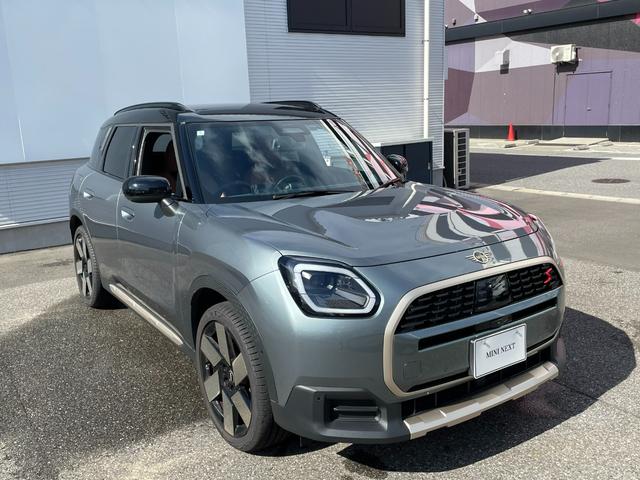 ＭＩＮＩ カントリーマンＳオール４　フェイバリット・トリム　元試乗車　Ｍパッケージ　フェイバードトリム　プライバシーガラス　電動シート　インテリアカメラ　ｈａｒｍａｎｋａｒｄｏｎ　ハンズオフアシスト　アクティブクルーズコントロール　車線逸脱警告（6枚目）