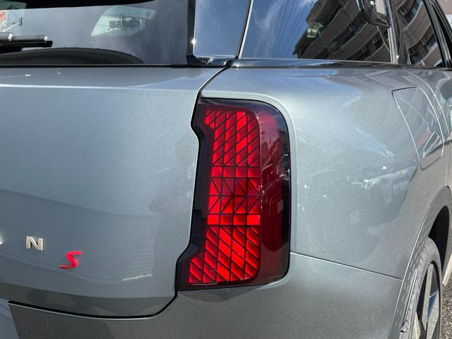 ＭＩＮＩ カントリーマンＳオール４　フェイバリット・トリム　元試乗車　Ｍパッケージ　フェイバードトリム　プライバシーガラス　電動シート　インテリアカメラ　ｈａｒｍａｎｋａｒｄｏｎ　ハンズオフアシスト　アクティブクルーズコントロール　車線逸脱警告（20枚目）
