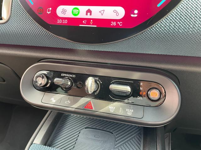 ＭＩＮＩ カントリーマンＳオール４　フェイバリット・トリム　元試乗車　Ｍパッケージ　フェイバードトリム　プライバシーガラス　電動シート　インテリアカメラ　ｈａｒｍａｎｋａｒｄｏｎ　ハンズオフアシスト　アクティブクルーズコントロール　車線逸脱警告（39枚目）