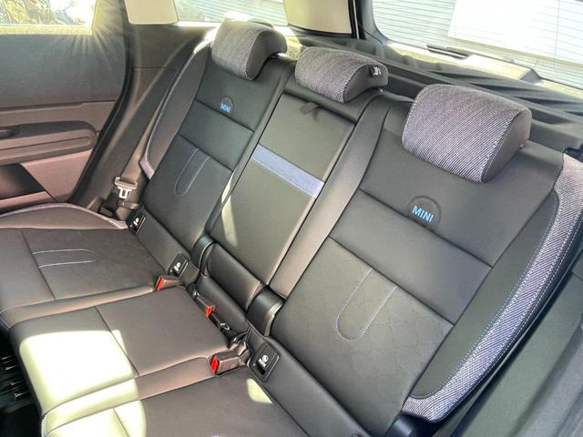ＭＩＮＩ カントリーマンＤ　クラシック・トリム　認定中古車　Ｍパッケージ　電動シート　アクティブシート　ハンズオフアシスト　衝突被害軽減ブレーキ　電動テールゲート　アクティブクルーズコントロール　プライバシーガラスｈａｒｍａｎｋａｒｄｏｎスピーカー（22枚目）