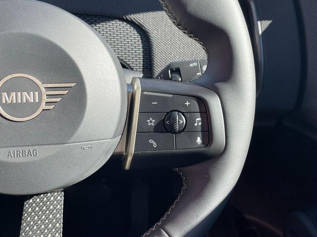 ＭＩＮＩ カントリーマンＤ　クラシック・トリム　認定中古車　Ｍパッケージ　電動シート　アクティブシート　ハンズオフアシスト　衝突被害軽減ブレーキ　電動テールゲート　アクティブクルーズコントロール　プライバシーガラスｈａｒｍａｎｋａｒｄｏｎスピーカー（36枚目）