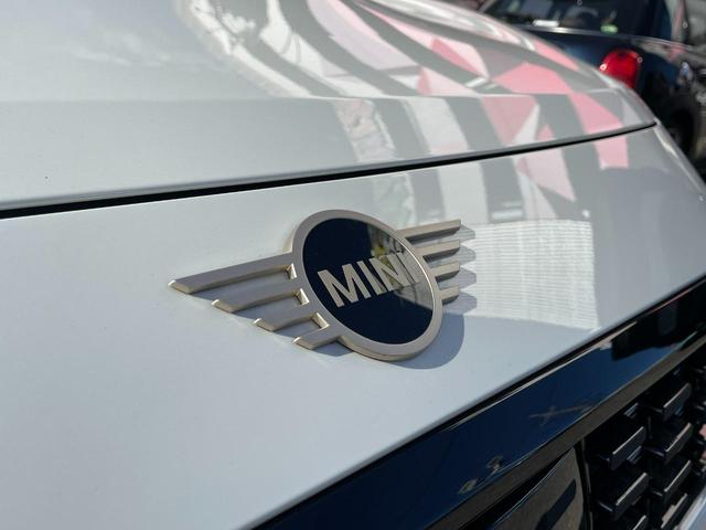 ＭＩＮＩ カントリーマンＤ　クラシック・トリム　認定中古車　Ｍパッケージ　電動シート　アクティブシート　ハンズオフアシスト　衝突被害軽減ブレーキ　電動テールゲート　アクティブクルーズコントロール　プライバシーガラスｈａｒｍａｎｋａｒｄｏｎスピーカー（39枚目）