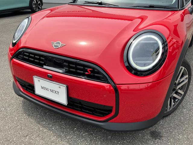 ＭＩＮＩ クーパーＳ　クラシック・トリム　正規認定中古車　元デモ　クラシックトリム　純正ナビ　アクティブクルコン　衝突軽減Ｂ　レーンアシスト　ＰＫＧアシストプラス　ヘッドアップディスプレイ　スマホ接続・ワイヤレス充電　１７ＡＷ　ＳＯＳ　ＥＴＣ（23枚目）