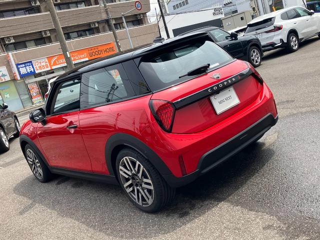 ＭＩＮＩ クーパーＳ　クラシック・トリム　正規認定中古車　元デモ　クラシックトリム　純正ナビ　アクティブクルコン　衝突軽減Ｂ　レーンアシスト　ＰＫＧアシストプラス　ヘッドアップディスプレイ　スマホ接続・ワイヤレス充電　１７ＡＷ　ＳＯＳ　ＥＴＣ（27枚目）
