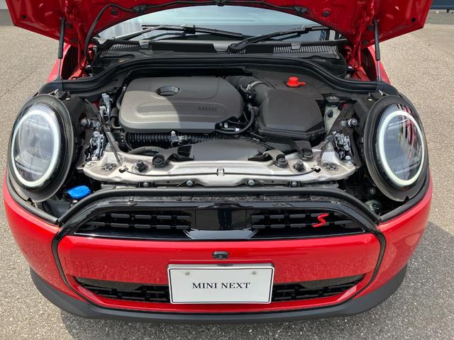 ＭＩＮＩ クーパーＳ　クラシック・トリム　正規認定中古車　元デモ　クラシックトリム　純正ナビ　アクティブクルコン　衝突軽減Ｂ　レーンアシスト　ＰＫＧアシストプラス　ヘッドアップディスプレイ　スマホ接続・ワイヤレス充電　１７ＡＷ　ＳＯＳ　ＥＴＣ（59枚目）