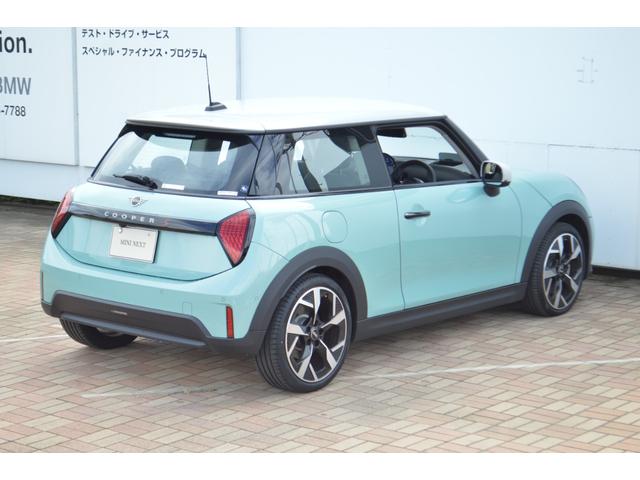 ＭＩＮＩ クーパーＳ　クラシック・トリム　正規認定中古車　元試乗車　純正ナビ　アクティブクルコン　衝突軽減Ｂ　レーンアシスト　ＰＫＧアシストプラス　ヘッドアップディスプレイ　スマホ接続・ワイヤレス充電　１８ＡＷ　ＳＯＳコール　ＥＴＣ（17枚目）