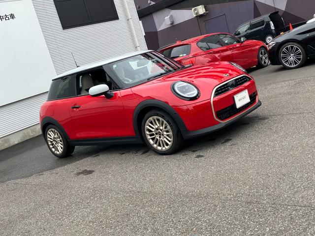 ＭＩＮＩ クーパーＣ　フェイバリット・トリム　正規認定中古車　元デモカー　フェイバリットトリム　Ｍパッケージ　電動フロントシート　ハーマンカードンスピーカー　ナビ　アクティブクルコン　ドライブアシスト　パーキングアシスト　ヘッドアップディスプレイ（6枚目）