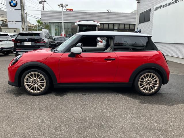 ＭＩＮＩ クーパーＣ　フェイバリット・トリム　正規認定中古車　元デモカー　フェイバリットトリム　Ｍパッケージ　電動フロントシート　ハーマンカードンスピーカー　ナビ　アクティブクルコン　ドライブアシスト　パーキングアシスト　ヘッドアップディスプレイ（7枚目）