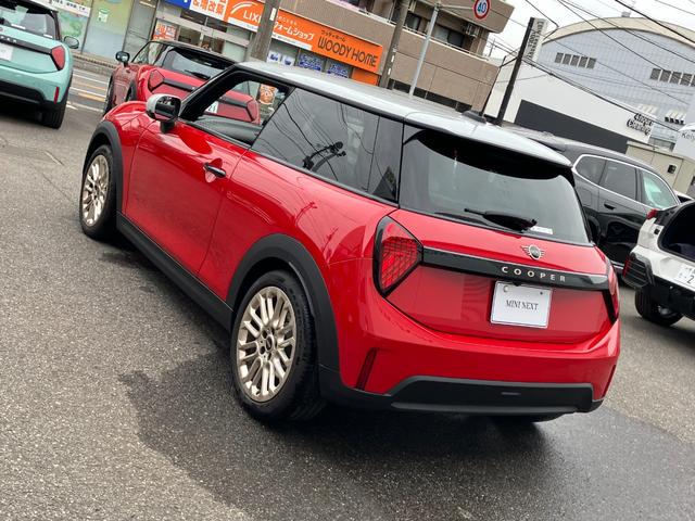 ＭＩＮＩ クーパーＣ　フェイバリット・トリム　正規認定中古車　元デモカー　フェイバリットトリム　Ｍパッケージ　電動フロントシート　ハーマンカードンスピーカー　ナビ　アクティブクルコン　ドライブアシスト　パーキングアシスト　ヘッドアップディスプレイ（8枚目）