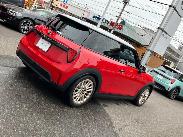 ＭＩＮＩ クーパーＣ　フェイバリット・トリム　正規認定中古車　元デモカー　フェイバリットトリム　Ｍパッケージ　電動フロントシート　ハーマンカードンスピーカー　ナビ　アクティブクルコン　ドライブアシスト　パーキングアシスト　ヘッドアップディスプレイ（32枚目）
