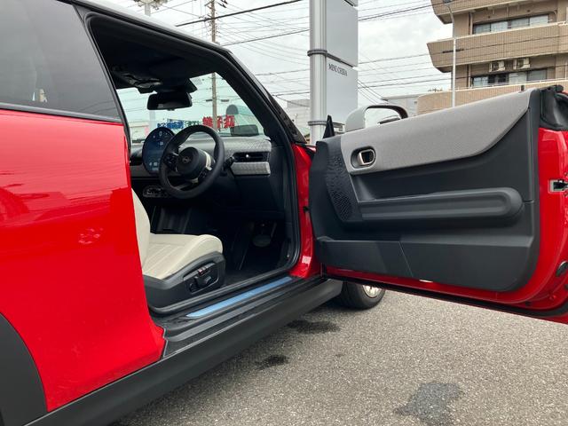 ＭＩＮＩ クーパーＣ　フェイバリット・トリム　正規認定中古車　元デモカー　フェイバリットトリム　Ｍパッケージ　電動フロントシート　ハーマンカードンスピーカー　ナビ　アクティブクルコン　ドライブアシスト　パーキングアシスト　ヘッドアップディスプレイ（40枚目）
