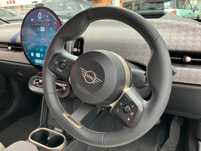 ＭＩＮＩ クーパーＣ　フェイバリット・トリム　正規認定中古車　元デモカー　フェイバリットトリム　Ｍパッケージ　電動フロントシート　ハーマンカードンスピーカー　ナビ　アクティブクルコン　ドライブアシスト　パーキングアシスト　ヘッドアップディスプレイ（41枚目）