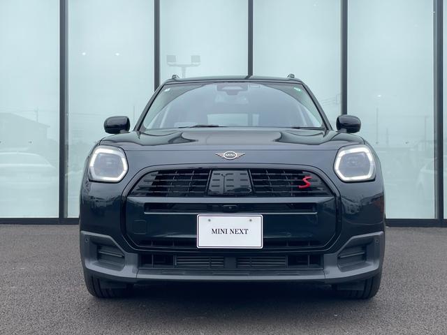 ＭＩＮＩ カントリーマンＳオール４　クラシック・トリム　正規認定中古車　元デモカー　クラシックトリム　プライバシーガラス　アクティブシート　電動フロントシート　ハーマンカードンスピーカー　ドライビングアシスタントプロ　パーキングアシスタントプラス　ＥＴＣ（7枚目）