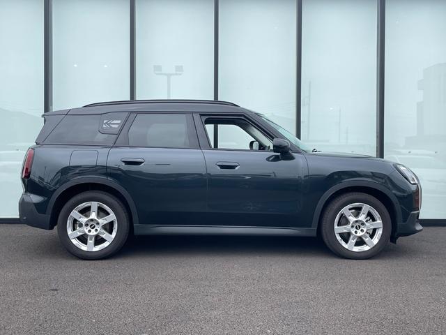 ＭＩＮＩ カントリーマンＳオール４　クラシック・トリム　正規認定中古車　元デモカー　クラシックトリム　プライバシーガラス　アクティブシート　電動フロントシート　ハーマンカードンスピーカー　ドライビングアシスタントプロ　パーキングアシスタントプラス　ＥＴＣ（8枚目）