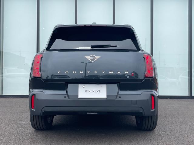 ＭＩＮＩ カントリーマンＳオール４　クラシック・トリム　正規認定中古車　元デモカー　クラシックトリム　プライバシーガラス　アクティブシート　電動フロントシート　ハーマンカードンスピーカー　ドライビングアシスタントプロ　パーキングアシスタントプラス　ＥＴＣ（10枚目）