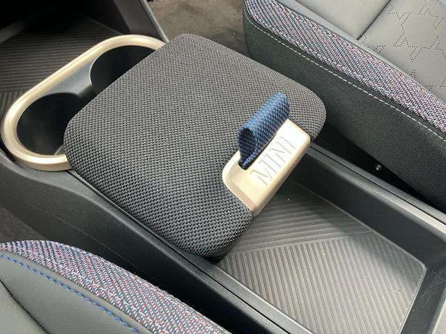 ＭＩＮＩ カントリーマンＳオール４　クラシック・トリム　正規認定中古車　元デモカー　クラシックトリム　プライバシーガラス　アクティブシート　電動フロントシート　ハーマンカードンスピーカー　ドライビングアシスタントプロ　パーキングアシスタントプラス　ＥＴＣ（58枚目）