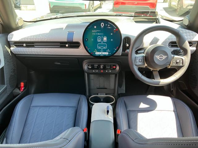 ＭＩＮＩ クーパーＣ　フェイバリット・トリム　正規認定中古車　元デモカー　フェイバリットトリム　Ｍパッケージ　電動フロントシート　ハーマンカードンスピーカー　ナビ　アクティブクルコン　ドライブアシスト　パーキングアシスト　ヘッドアップディスプレイ（4枚目）