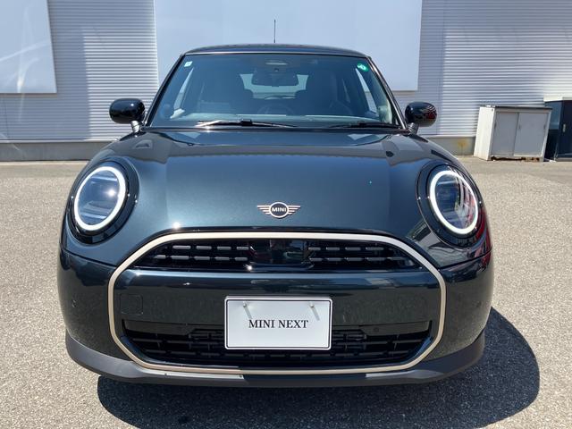 ＭＩＮＩ クーパーＣ　フェイバリット・トリム　正規認定中古車　元デモカー　フェイバリットトリム　Ｍパッケージ　電動フロントシート　ハーマンカードンスピーカー　ナビ　アクティブクルコン　ドライブアシスト　パーキングアシスト　ヘッドアップディスプレイ（5枚目）