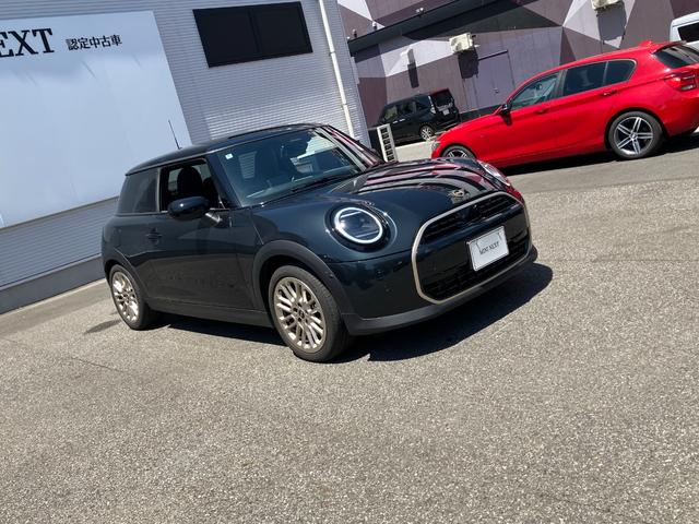 ＭＩＮＩ クーパーＣ　フェイバリット・トリム　正規認定中古車　元デモカー　フェイバリットトリム　Ｍパッケージ　電動フロントシート　ハーマンカードンスピーカー　ナビ　アクティブクルコン　ドライブアシスト　パーキングアシスト　ヘッドアップディスプレイ（6枚目）