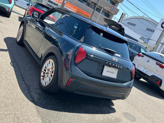 ＭＩＮＩ クーパーＣ　フェイバリット・トリム　正規認定中古車　元デモカー　フェイバリットトリム　Ｍパッケージ　電動フロントシート　ハーマンカードンスピーカー　ナビ　アクティブクルコン　ドライブアシスト　パーキングアシスト　ヘッドアップディスプレイ（8枚目）