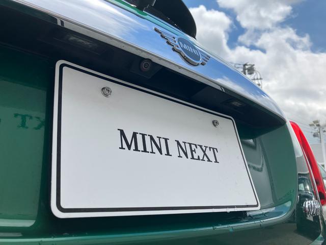 ＭＩＮＩ クーパー　６０イヤーズエディション　正規認定中古車　ワンオーナー　純正ナビ　ヘッドライトＬＥＤ　ドライブレコーダー　クルーズコントロール　Ｂｌｕｅｔｏｏｔｈ　パーキングアシスト　アイドリングストップ　茶革シート　ボンネットストライプ（28枚目）