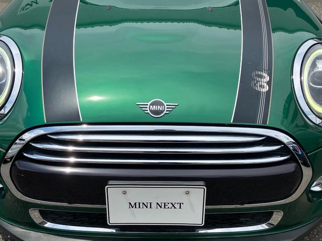 ＭＩＮＩ クーパー　６０イヤーズエディション　正規認定中古車　ワンオーナー　純正ナビ　ヘッドライトＬＥＤ　ドライブレコーダー　クルーズコントロール　Ｂｌｕｅｔｏｏｔｈ　パーキングアシスト　アイドリングストップ　茶革シート　ボンネットストライプ（31枚目）