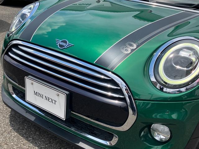 ＭＩＮＩ クーパー　６０イヤーズエディション　正規認定中古車　ワンオーナー　純正ナビ　ヘッドライトＬＥＤ　ドライブレコーダー　クルーズコントロール　Ｂｌｕｅｔｏｏｔｈ　パーキングアシスト　アイドリングストップ　茶革シート　ボンネットストライプ（32枚目）