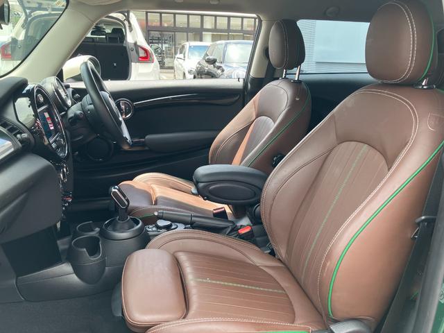 ＭＩＮＩ クーパー　６０イヤーズエディション　正規認定中古車　ワンオーナー　純正ナビ　ヘッドライトＬＥＤ　ドライブレコーダー　クルーズコントロール　Ｂｌｕｅｔｏｏｔｈ　パーキングアシスト　アイドリングストップ　茶革シート　ボンネットストライプ（34枚目）