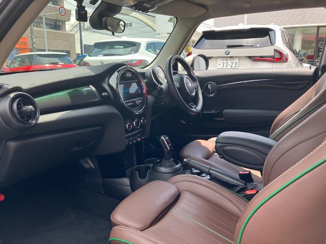 ＭＩＮＩ クーパー　６０イヤーズエディション　正規認定中古車　ワンオーナー　純正ナビ　ヘッドライトＬＥＤ　ドライブレコーダー　クルーズコントロール　Ｂｌｕｅｔｏｏｔｈ　パーキングアシスト　アイドリングストップ　茶革シート　ボンネットストライプ（35枚目）