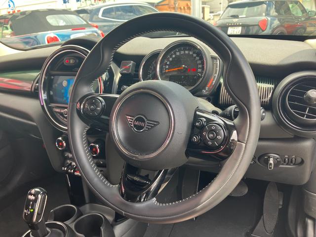 ＭＩＮＩ クーパー　６０イヤーズエディション　正規認定中古車　ワンオーナー　純正ナビ　ヘッドライトＬＥＤ　ドライブレコーダー　クルーズコントロール　Ｂｌｕｅｔｏｏｔｈ　パーキングアシスト　アイドリングストップ　茶革シート　ボンネットストライプ（39枚目）