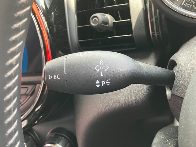 ＭＩＮＩ クーパー　６０イヤーズエディション　正規認定中古車　ワンオーナー　純正ナビ　ヘッドライトＬＥＤ　ドライブレコーダー　クルーズコントロール　Ｂｌｕｅｔｏｏｔｈ　パーキングアシスト　アイドリングストップ　茶革シート　ボンネットストライプ（43枚目）