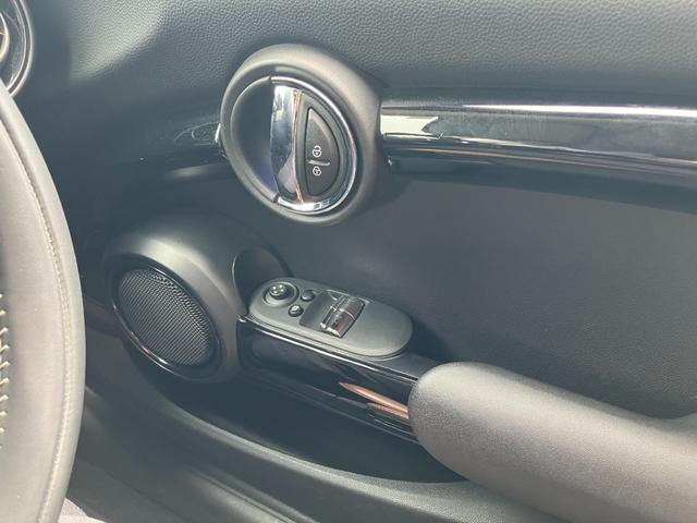 ＭＩＮＩ クーパー　６０イヤーズエディション　正規認定中古車　ワンオーナー　純正ナビ　ヘッドライトＬＥＤ　ドライブレコーダー　クルーズコントロール　Ｂｌｕｅｔｏｏｔｈ　パーキングアシスト　アイドリングストップ　茶革シート　ボンネットストライプ（45枚目）