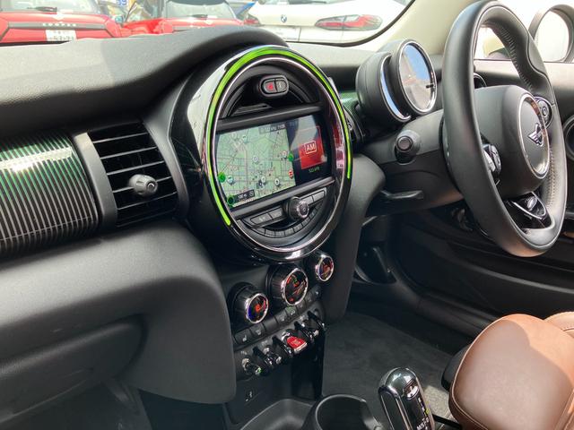 ＭＩＮＩ クーパー　６０イヤーズエディション　正規認定中古車　ワンオーナー　純正ナビ　ヘッドライトＬＥＤ　ドライブレコーダー　クルーズコントロール　Ｂｌｕｅｔｏｏｔｈ　パーキングアシスト　アイドリングストップ　茶革シート　ボンネットストライプ（47枚目）