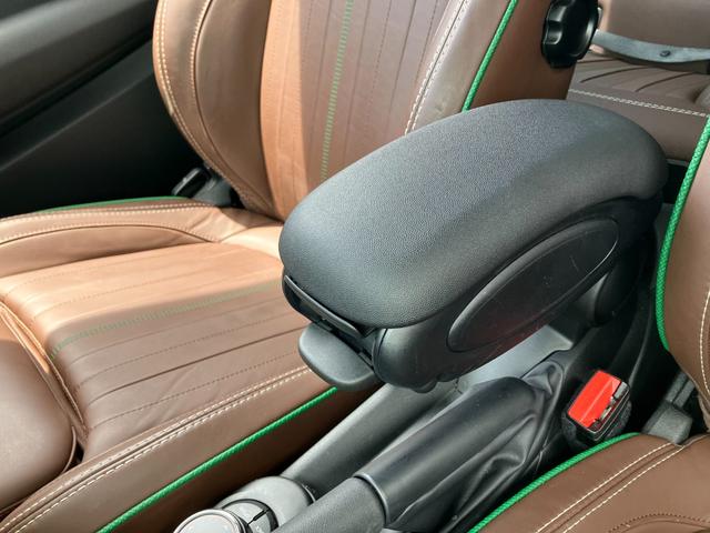 ＭＩＮＩ クーパー　６０イヤーズエディション　正規認定中古車　ワンオーナー　純正ナビ　ヘッドライトＬＥＤ　ドライブレコーダー　クルーズコントロール　Ｂｌｕｅｔｏｏｔｈ　パーキングアシスト　アイドリングストップ　茶革シート　ボンネットストライプ（57枚目）