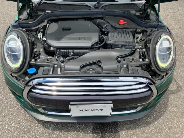 ＭＩＮＩ クーパー　６０イヤーズエディション　正規認定中古車　ワンオーナー　純正ナビ　ヘッドライトＬＥＤ　ドライブレコーダー　クルーズコントロール　Ｂｌｕｅｔｏｏｔｈ　パーキングアシスト　アイドリングストップ　茶革シート　ボンネットストライプ（62枚目）