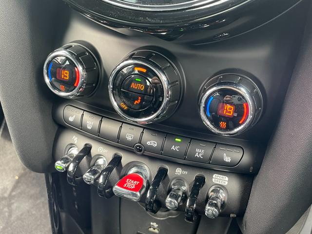 ＭＩＮＩ クーパーＳプレミアムプラスパッケジミニユアーズトリム　正規認定中古車　ワンオーナー　純正ナビ　リアビューカメラ　障害物センサー　ワイヤレス充電　シートヒーター付ブラックレザーシート　ドライブアシスト　１８インチＡＷ　ＥＴＣ２．０　前後ドラレコ（14枚目）