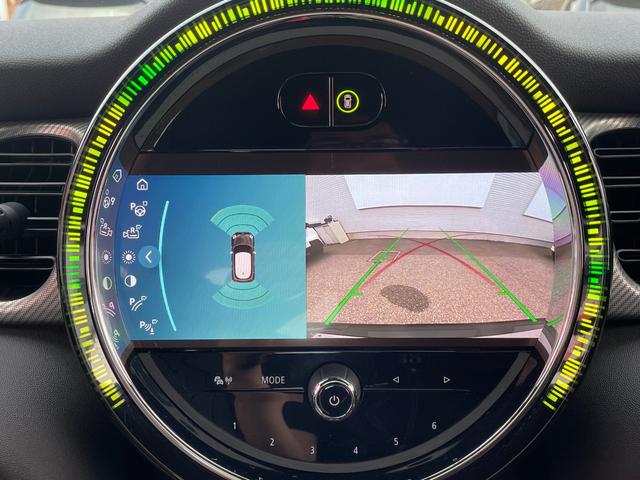 ＭＩＮＩ クーパーＳプレミアムプラスパッケジミニユアーズトリム　正規認定中古車　ワンオーナー　純正ナビ　リアビューカメラ　障害物センサー　ワイヤレス充電　シートヒーター付ブラックレザーシート　ドライブアシスト　１８インチＡＷ　ＥＴＣ２．０　前後ドラレコ（19枚目）