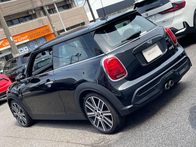 ＭＩＮＩ クーパーＳプレミアムプラスパッケジミニユアーズトリム　正規認定中古車　ワンオーナー　純正ナビ　リアビューカメラ　障害物センサー　ワイヤレス充電　シートヒーター付ブラックレザーシート　ドライブアシスト　１８インチＡＷ　ＥＴＣ２．０　前後ドラレコ（27枚目）