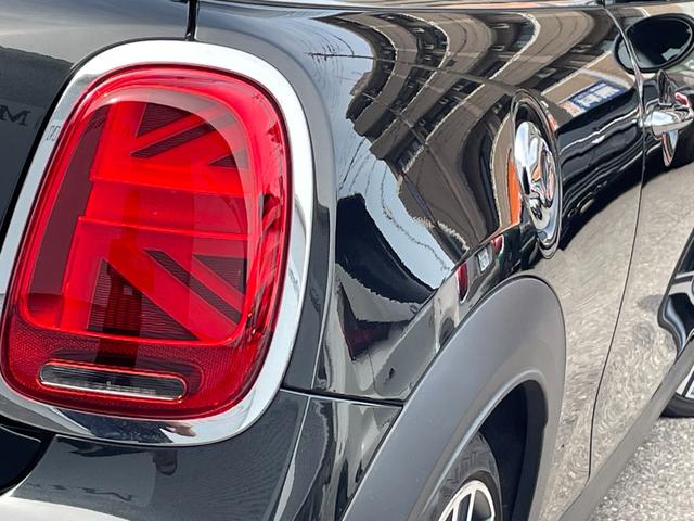 ＭＩＮＩ クーパーＳプレミアムプラスパッケジミニユアーズトリム　正規認定中古車　ワンオーナー　純正ナビ　リアビューカメラ　障害物センサー　ワイヤレス充電　シートヒーター付ブラックレザーシート　ドライブアシスト　１８インチＡＷ　ＥＴＣ２．０　前後ドラレコ（29枚目）