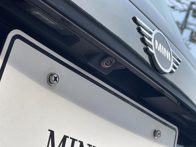ＭＩＮＩ クーパーＳプレミアムプラスパッケジミニユアーズトリム　正規認定中古車　ワンオーナー　純正ナビ　リアビューカメラ　障害物センサー　ワイヤレス充電　シートヒーター付ブラックレザーシート　ドライブアシスト　１８インチＡＷ　ＥＴＣ２．０　前後ドラレコ（30枚目）