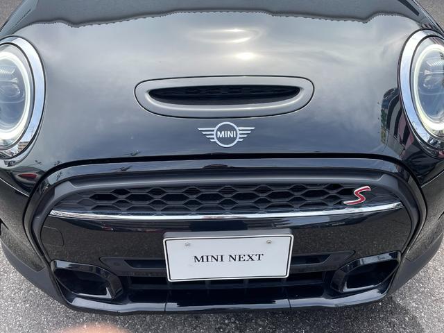 ＭＩＮＩ クーパーＳプレミアムプラスパッケジミニユアーズトリム　正規認定中古車　ワンオーナー　純正ナビ　リアビューカメラ　障害物センサー　ワイヤレス充電　シートヒーター付ブラックレザーシート　ドライブアシスト　１８インチＡＷ　ＥＴＣ２．０　前後ドラレコ（34枚目）