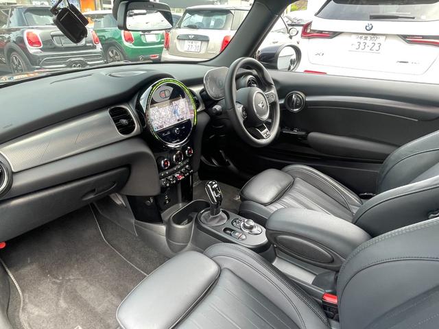 ＭＩＮＩ クーパーＳプレミアムプラスパッケジミニユアーズトリム　正規認定中古車　ワンオーナー　純正ナビ　リアビューカメラ　障害物センサー　ワイヤレス充電　シートヒーター付ブラックレザーシート　ドライブアシスト　１８インチＡＷ　ＥＴＣ２．０　前後ドラレコ（38枚目）