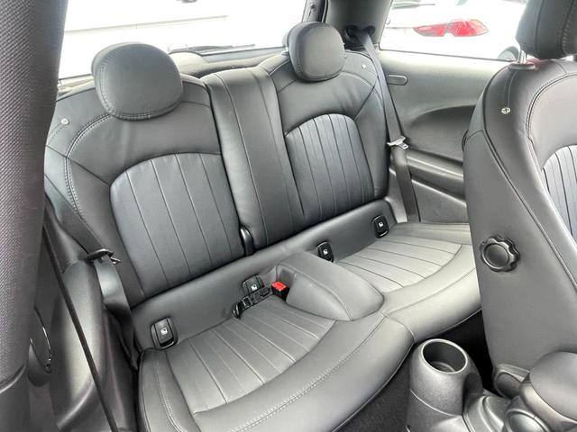 ＭＩＮＩ クーパーＳプレミアムプラスパッケジミニユアーズトリム　正規認定中古車　ワンオーナー　純正ナビ　リアビューカメラ　障害物センサー　ワイヤレス充電　シートヒーター付ブラックレザーシート　ドライブアシスト　１８インチＡＷ　ＥＴＣ２．０　前後ドラレコ（39枚目）