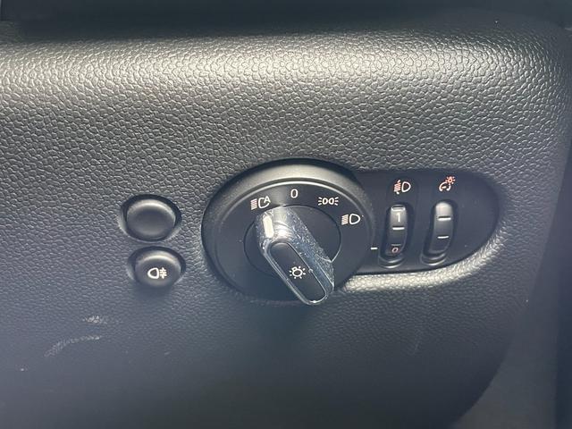 ＭＩＮＩ クーパーＳプレミアムプラスパッケジミニユアーズトリム　正規認定中古車　ワンオーナー　純正ナビ　リアビューカメラ　障害物センサー　ワイヤレス充電　シートヒーター付ブラックレザーシート　ドライブアシスト　１８インチＡＷ　ＥＴＣ２．０　前後ドラレコ（49枚目）