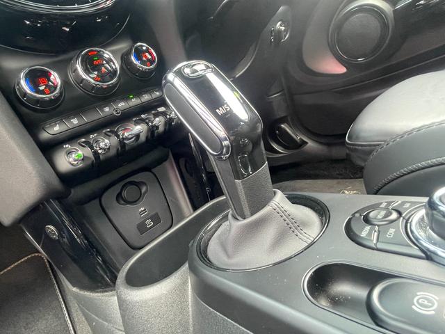 ＭＩＮＩ クーパーＳプレミアムプラスパッケジミニユアーズトリム　正規認定中古車　ワンオーナー　純正ナビ　リアビューカメラ　障害物センサー　ワイヤレス充電　シートヒーター付ブラックレザーシート　ドライブアシスト　１８インチＡＷ　ＥＴＣ２．０　前後ドラレコ（53枚目）